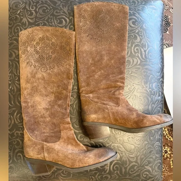 Incredible Franco Sarto suede laser cut tall boots! - Picture 3 of 12